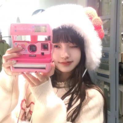 抽象画中的越南少女